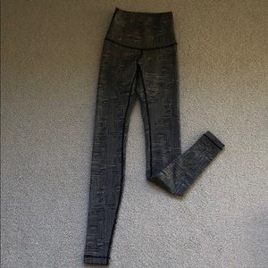 LULULEMON wunder under size 2 leggings